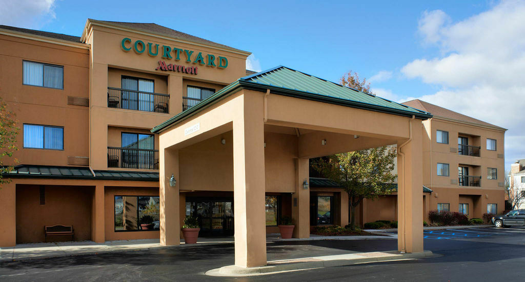 Courtyard Detroit Utica Hotel Exterior foto